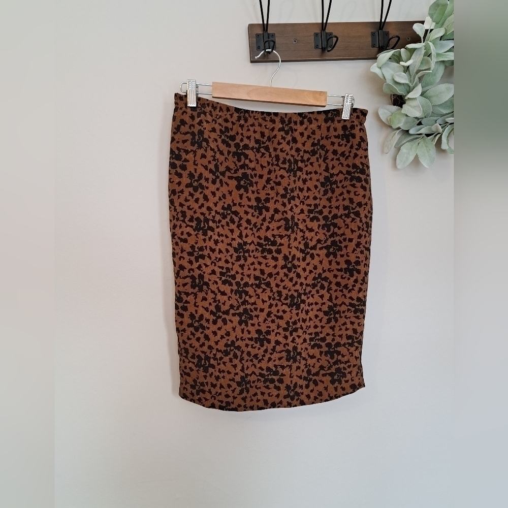Dana buchman 100% silk leopard print midi skirt size 6